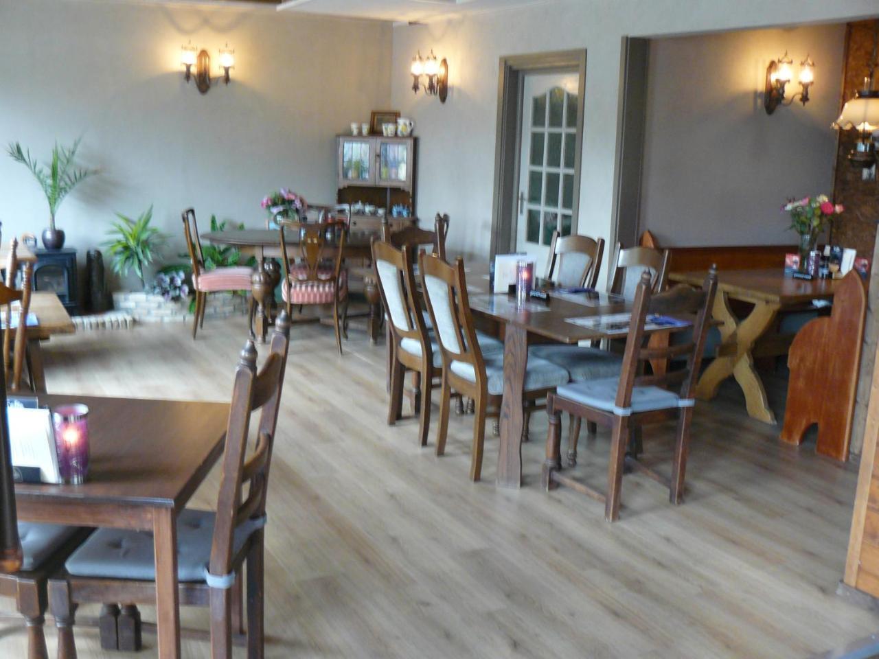 Eetcafe/Pension Nooitgedacht Strijen Экстерьер фото
