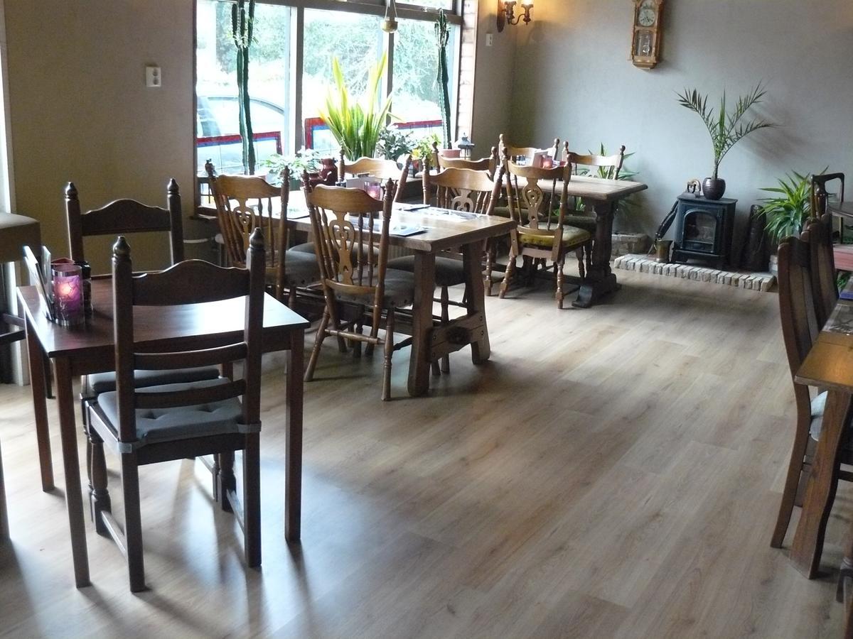 Eetcafe/Pension Nooitgedacht Strijen Экстерьер фото