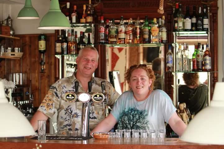 Eetcafe/Pension Nooitgedacht Strijen Экстерьер фото