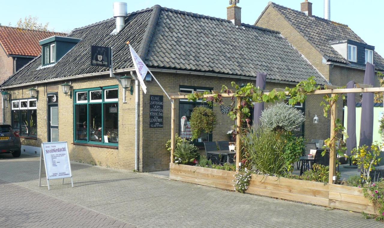 Eetcafe/Pension Nooitgedacht Strijen Экстерьер фото